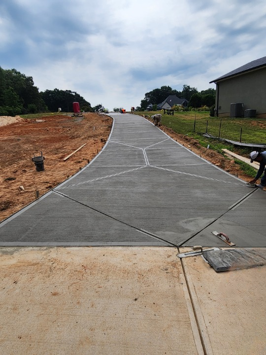 Residential concrete driveway poured by SD Masonry in Indian Trail, NC